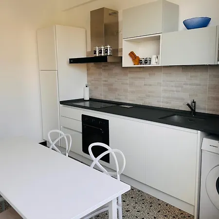 Apartment La *