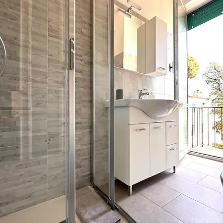 Apartment La